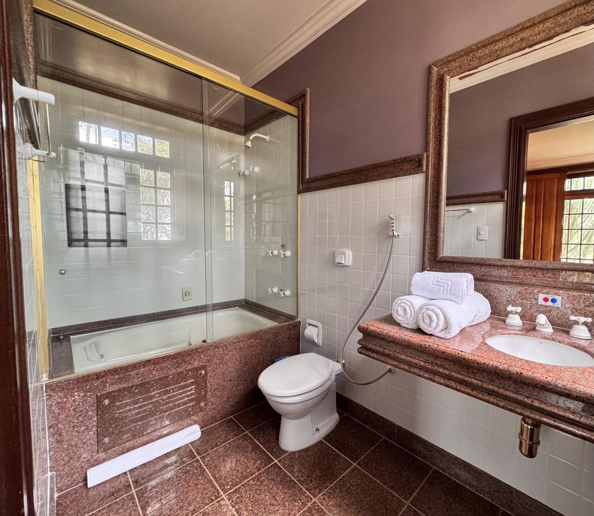 Aroso Paco Hotel Pedra Azul  Dış mekan fotoğraf A bathroom in a hotel